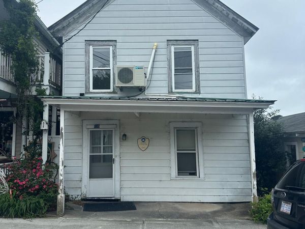 135 Front Street , Swansboro, NC 28584