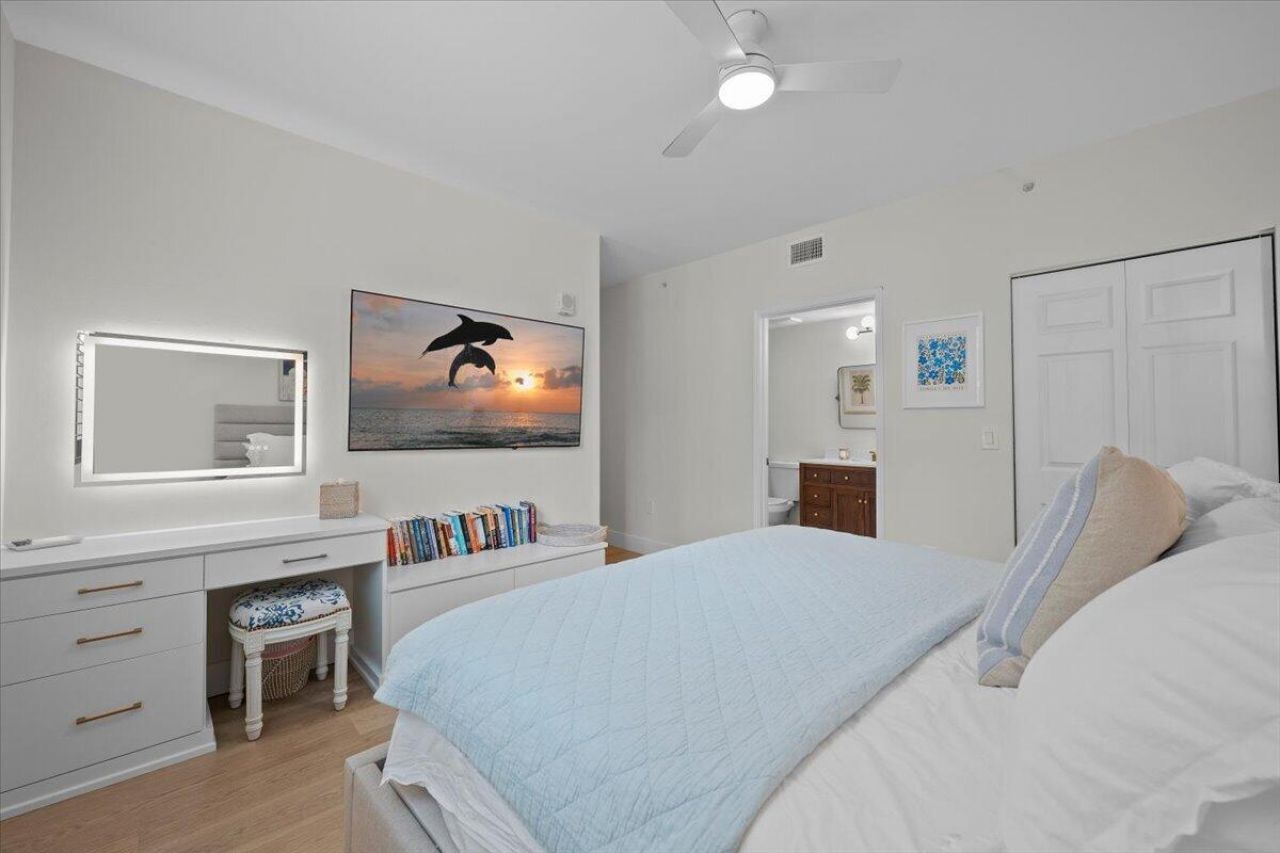 720 S Sapodilla Avenue, Unit 204, West Palm Beach, FL 33401 Photo