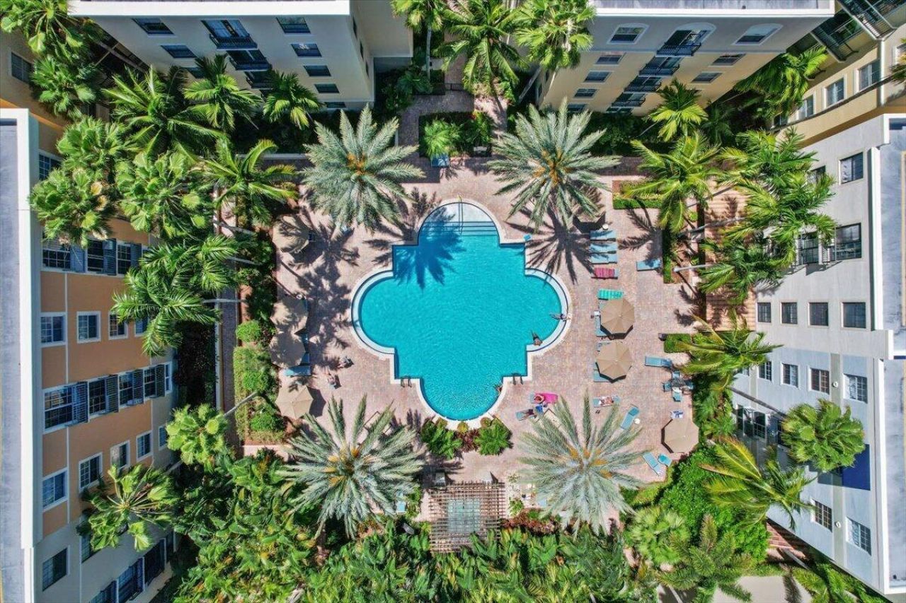 720 S Sapodilla Avenue, Unit 204, West Palm Beach, FL 33401 Photo