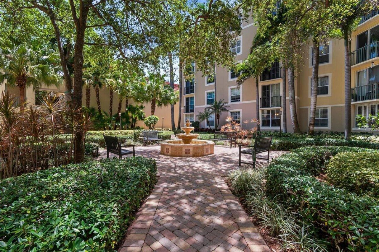 720 S Sapodilla Avenue, Unit 204, West Palm Beach, FL 33401 Photo