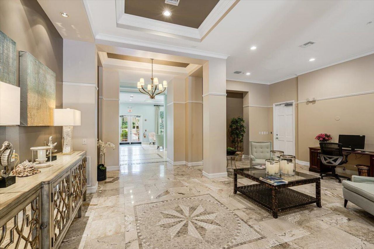 720 S Sapodilla Avenue, Unit 204, West Palm Beach, FL 33401 Photo