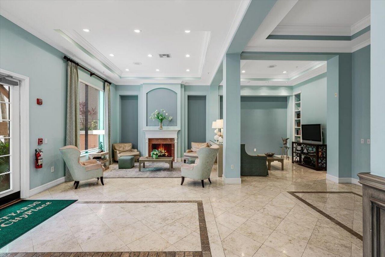 720 S Sapodilla Avenue, Unit 204, West Palm Beach, FL 33401 Photo