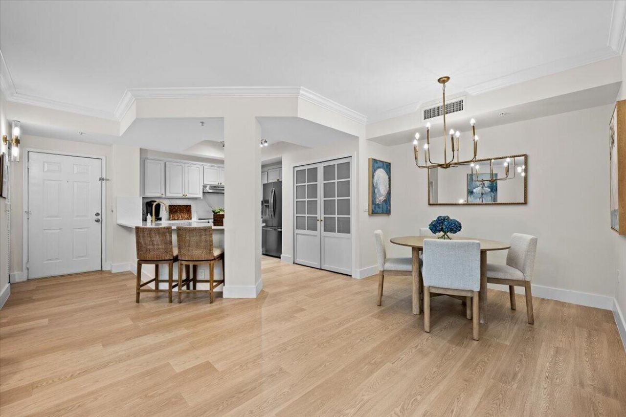 720 S Sapodilla Avenue, Unit 204, West Palm Beach, FL 33401 Photo