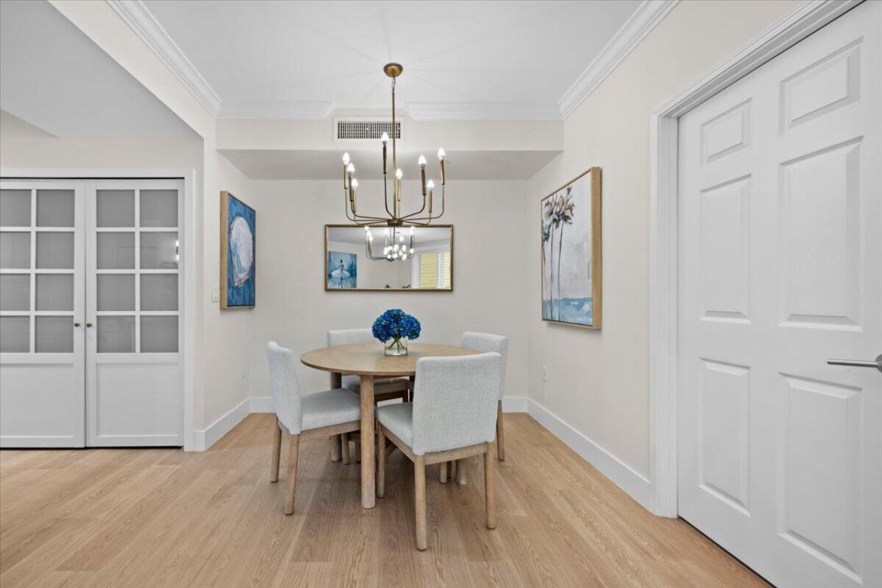 720 S Sapodilla Avenue, Unit 204, West Palm Beach, FL 33401 Photo