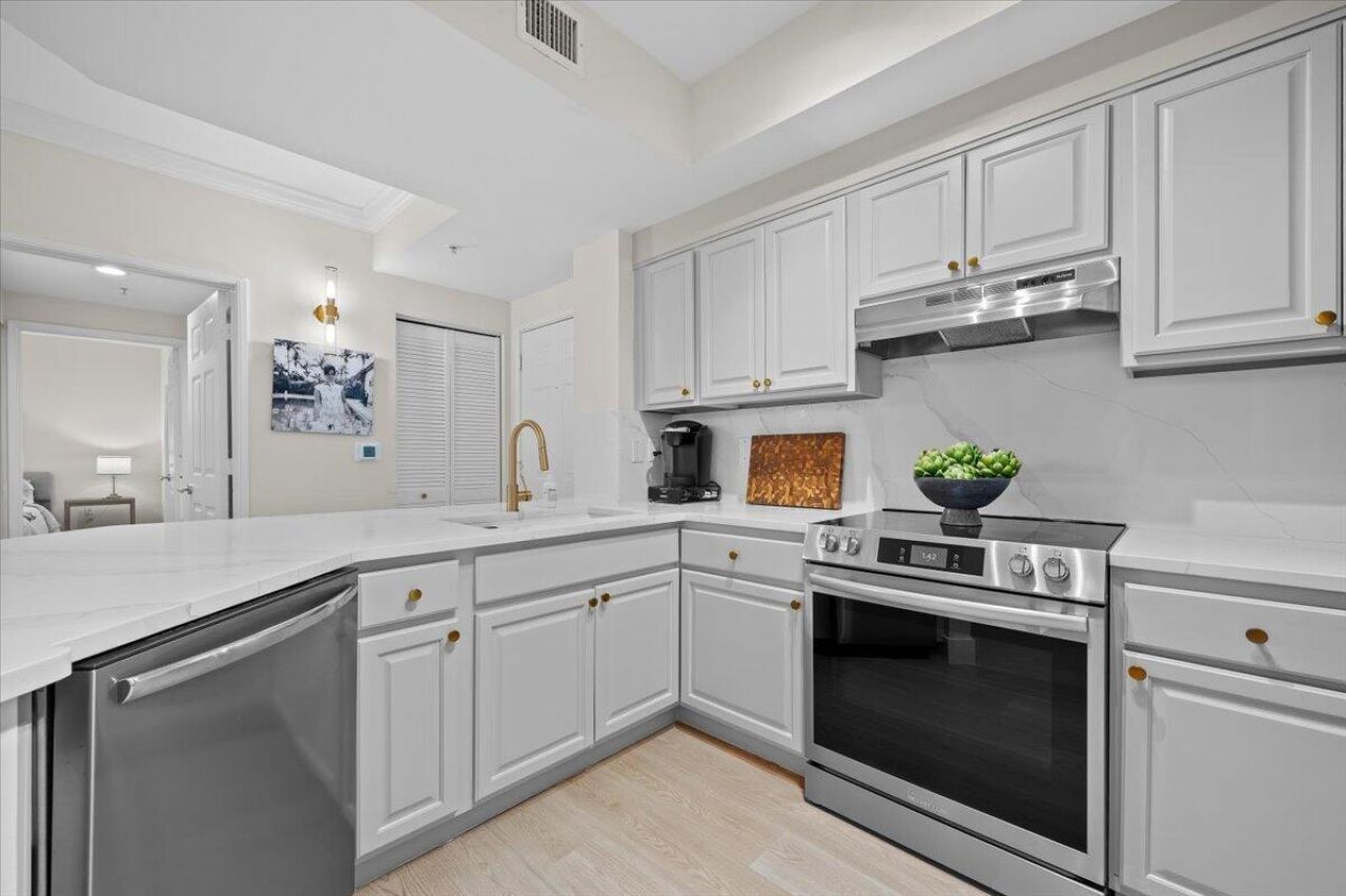 720 S Sapodilla Avenue, Unit 204, West Palm Beach, FL 33401 Photo