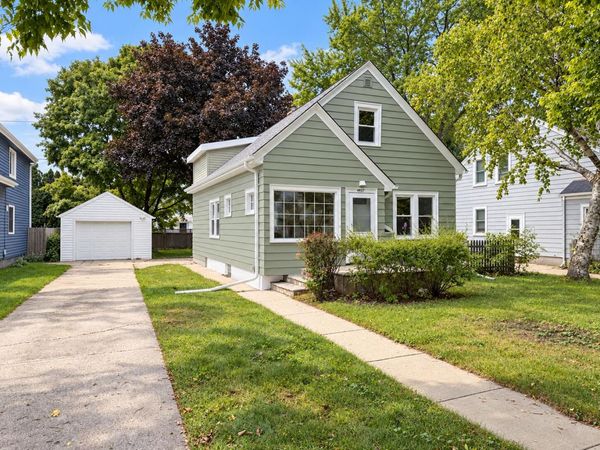 4937 N Hollywood Ave, Whitefish Bay, WI 53217