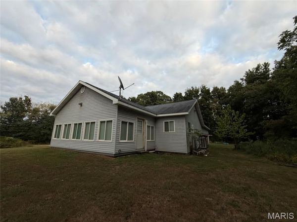 1130 N 960 Lane , Shobonier, IL 62885