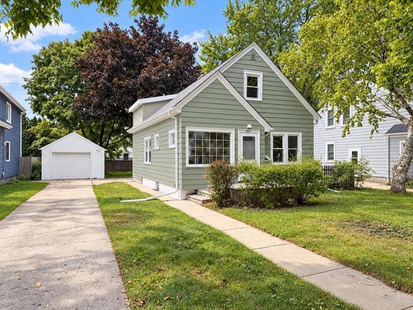 4937 N Hollywood AVENUE, Whitefish Bay, WI 53217