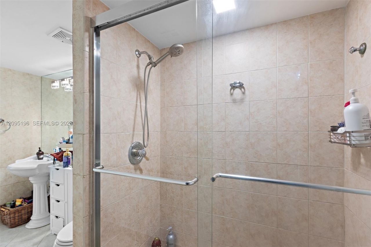 1655 NE 115th St , Unit 9B, Miami, FL 33181 Photo