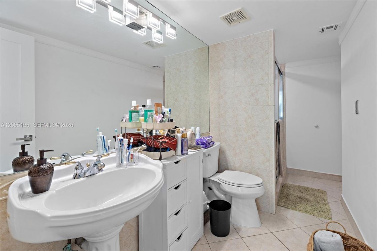 1655 NE 115th St , Unit 9B, Miami, FL 33181 Photo