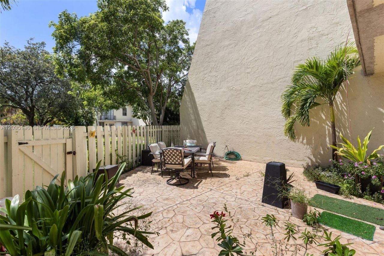 1655 NE 115th St , Unit 9B, Miami, FL 33181 Photo