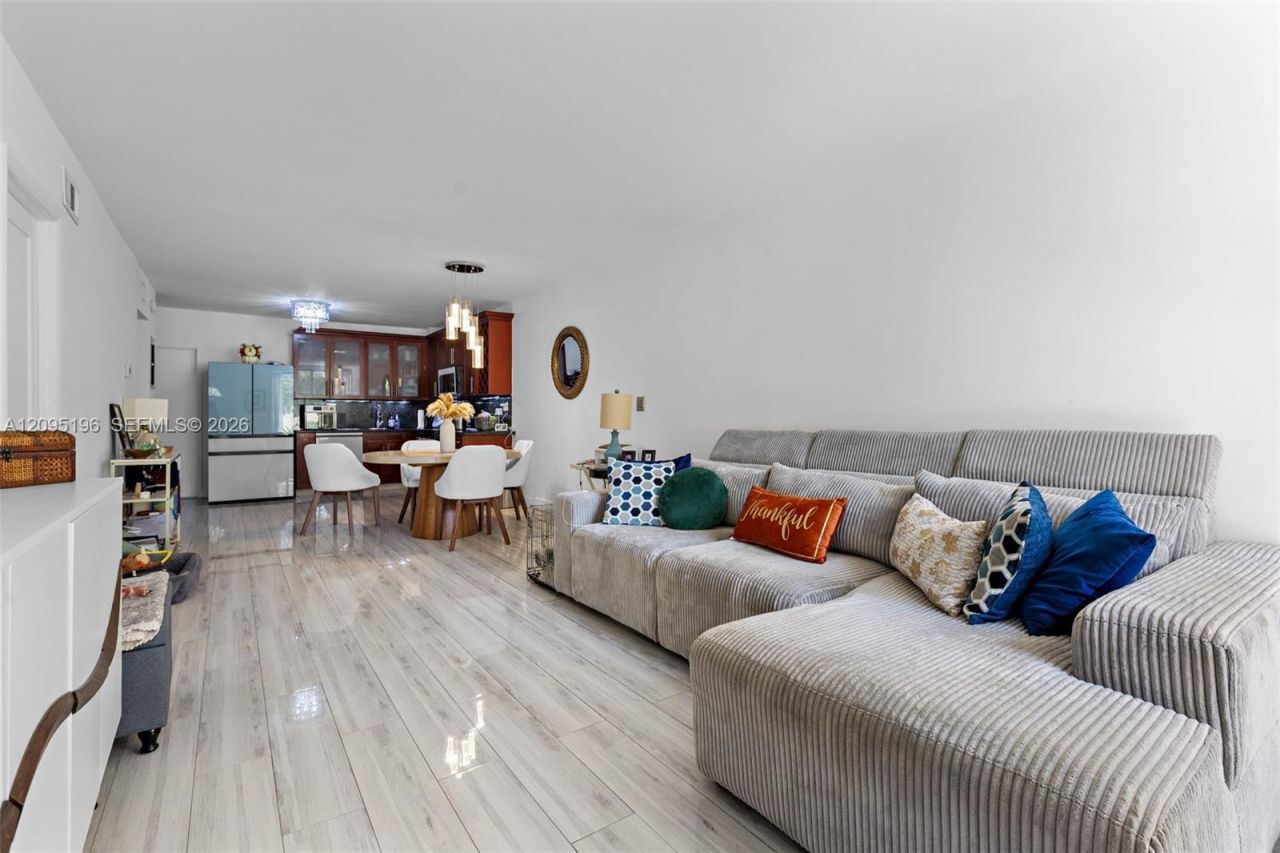 1655 NE 115th St , Unit 9B, Miami, FL 33181 Photo