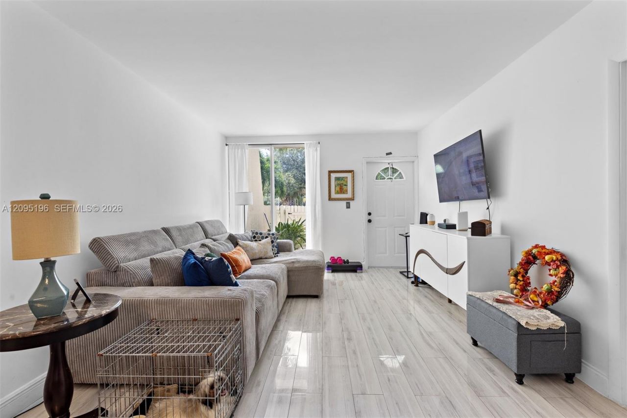1655 NE 115th St , Unit 9B, Miami, FL 33181 Photo