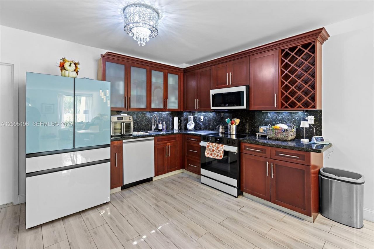 1655 NE 115th St , Unit 9B, Miami, FL 33181 Photo