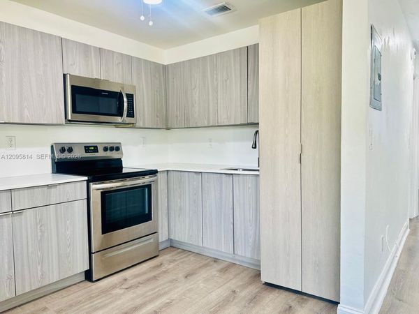 43 Glen Royal Pkwy , Unit 6, Miami, FL 33125