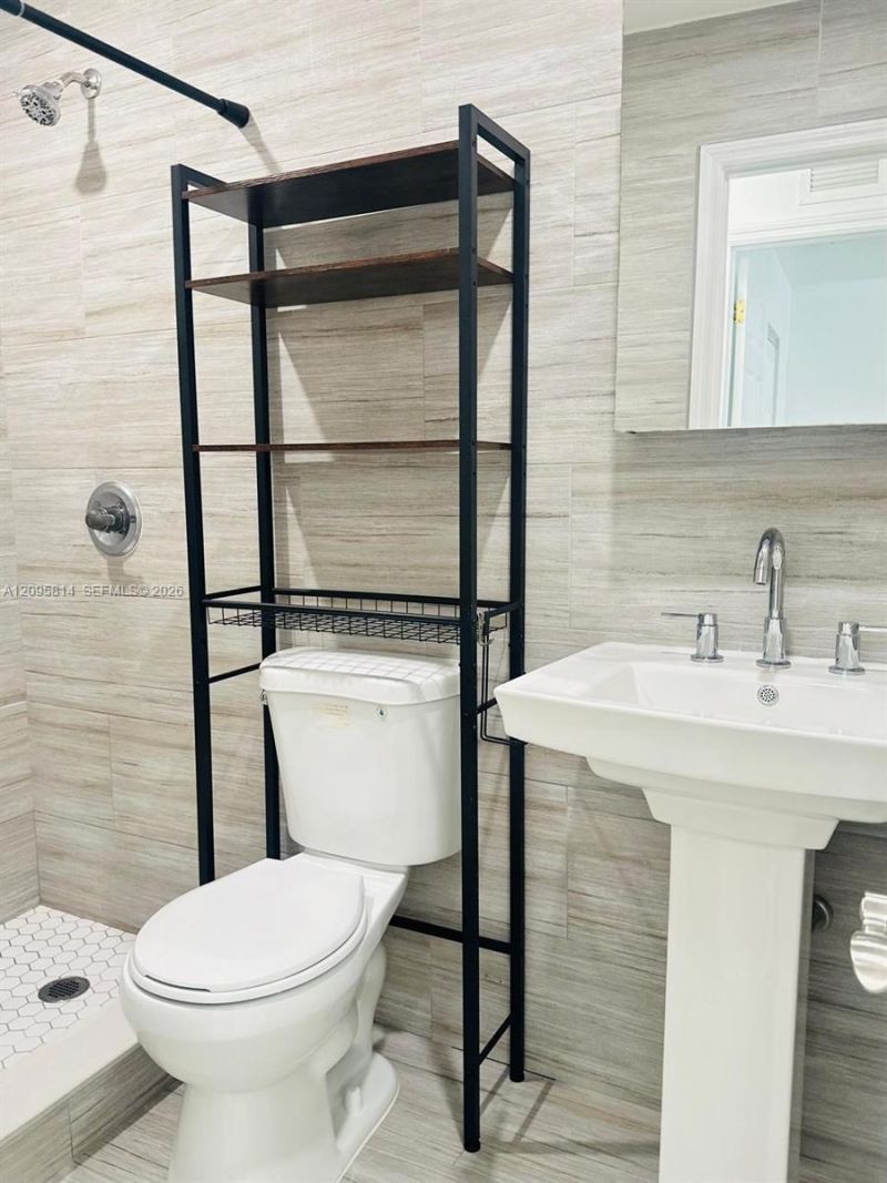 43 Glen Royal Pkwy , Unit 6, Miami, FL 33125 Photo