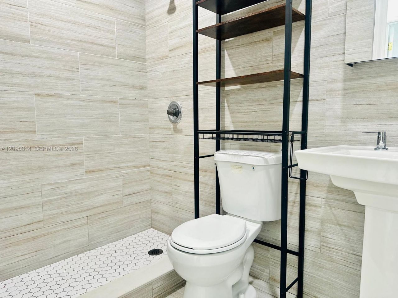 43 Glen Royal Pkwy , Unit 6, Miami, FL 33125 Photo