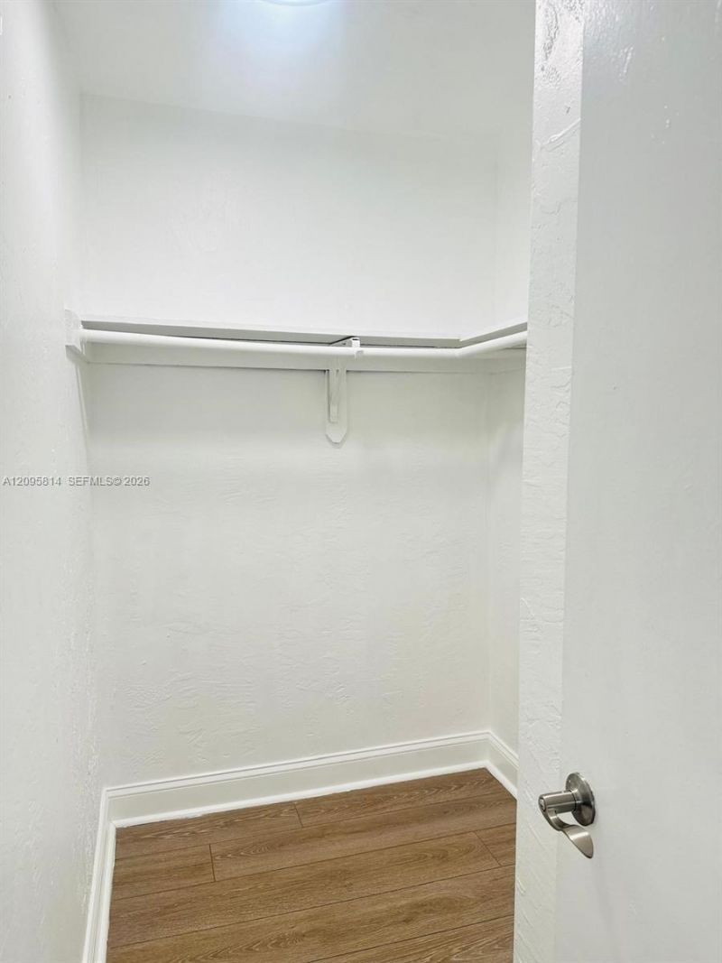 43 Glen Royal Pkwy , Unit 6, Miami, FL 33125 Photo