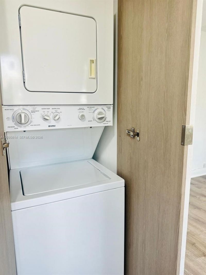 43 Glen Royal Pkwy , Unit 6, Miami, FL 33125 Photo