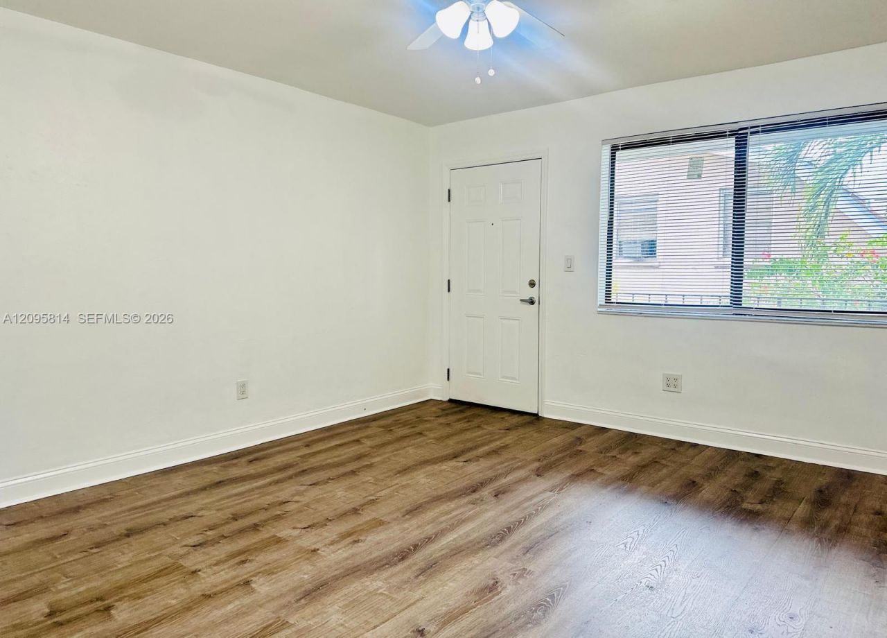 43 Glen Royal Pkwy , Unit 6, Miami, FL 33125 Photo