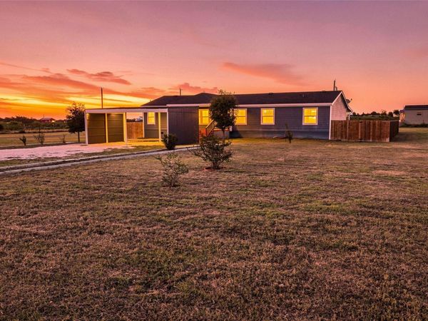 2709 County Road 463, Elgin, TX 78621