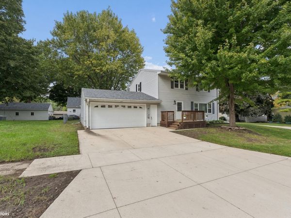 1304 S Virginia Avenue, Mason City, IA 50401