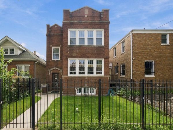 4055 W Nelson Street, Chicago, IL 60641