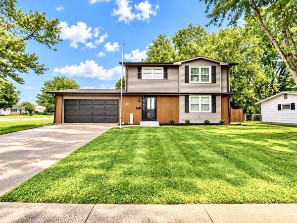 2822 S Hampton Drive , Bettendorf, IA 52722