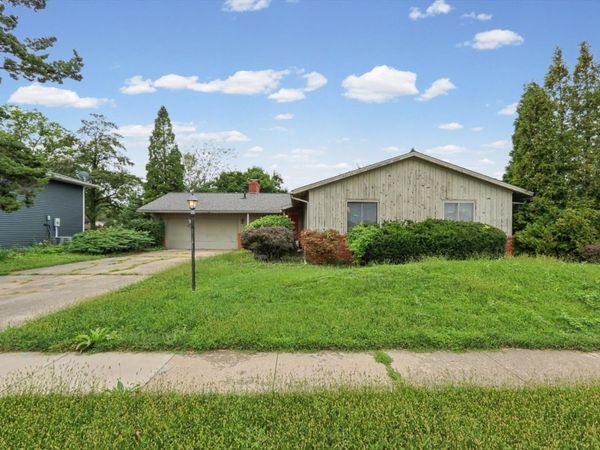1913 Moraine Drive , Champaign, IL 61822