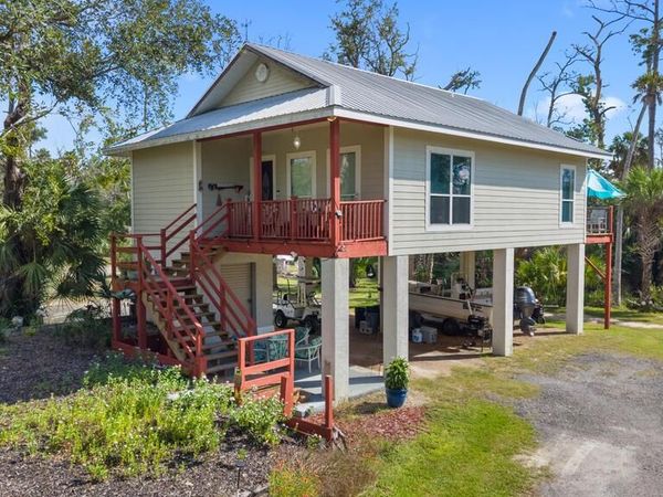 2 NE Fifth St, Steinhatchee, FL 32359