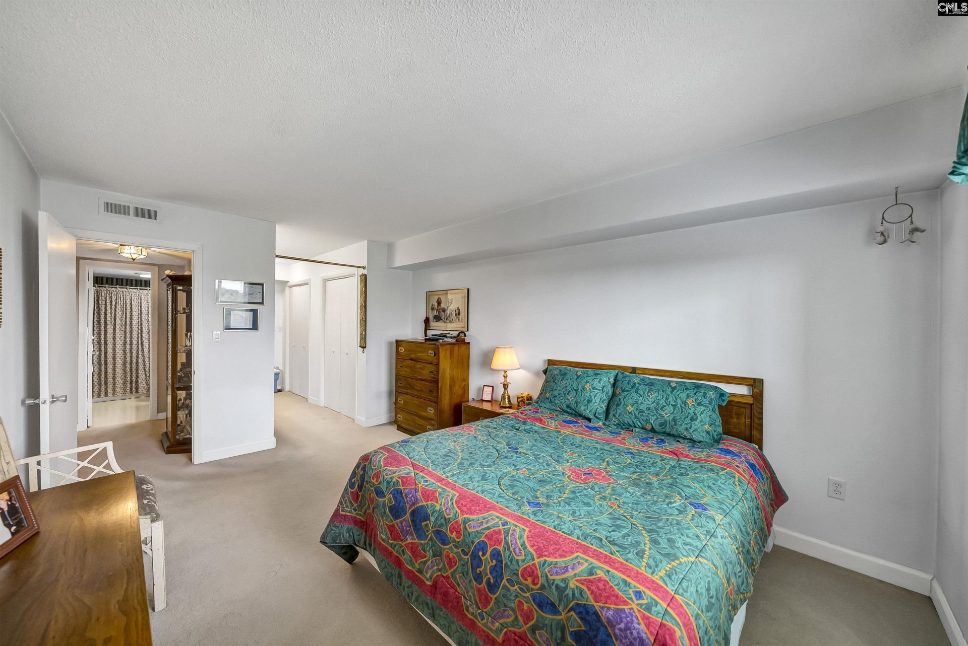 1825 St. Julian Place Photo 13