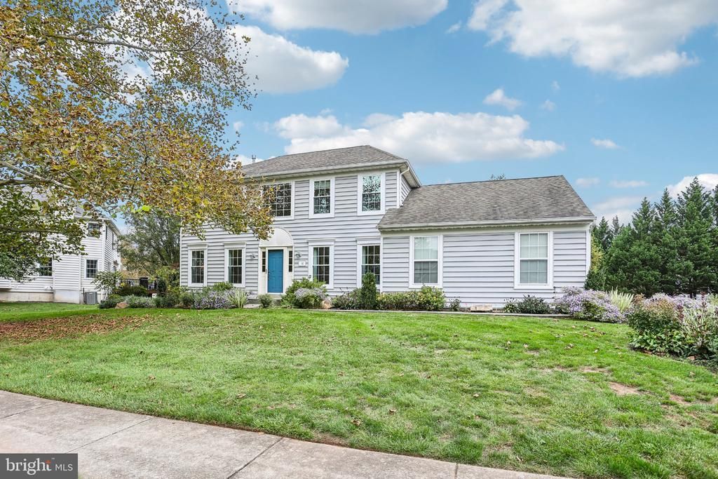 16 ARGYLE LANE, OAKS, PA 19456