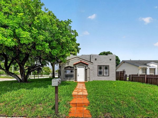 739 KAYE Street, West Palm Beach, FL 33405