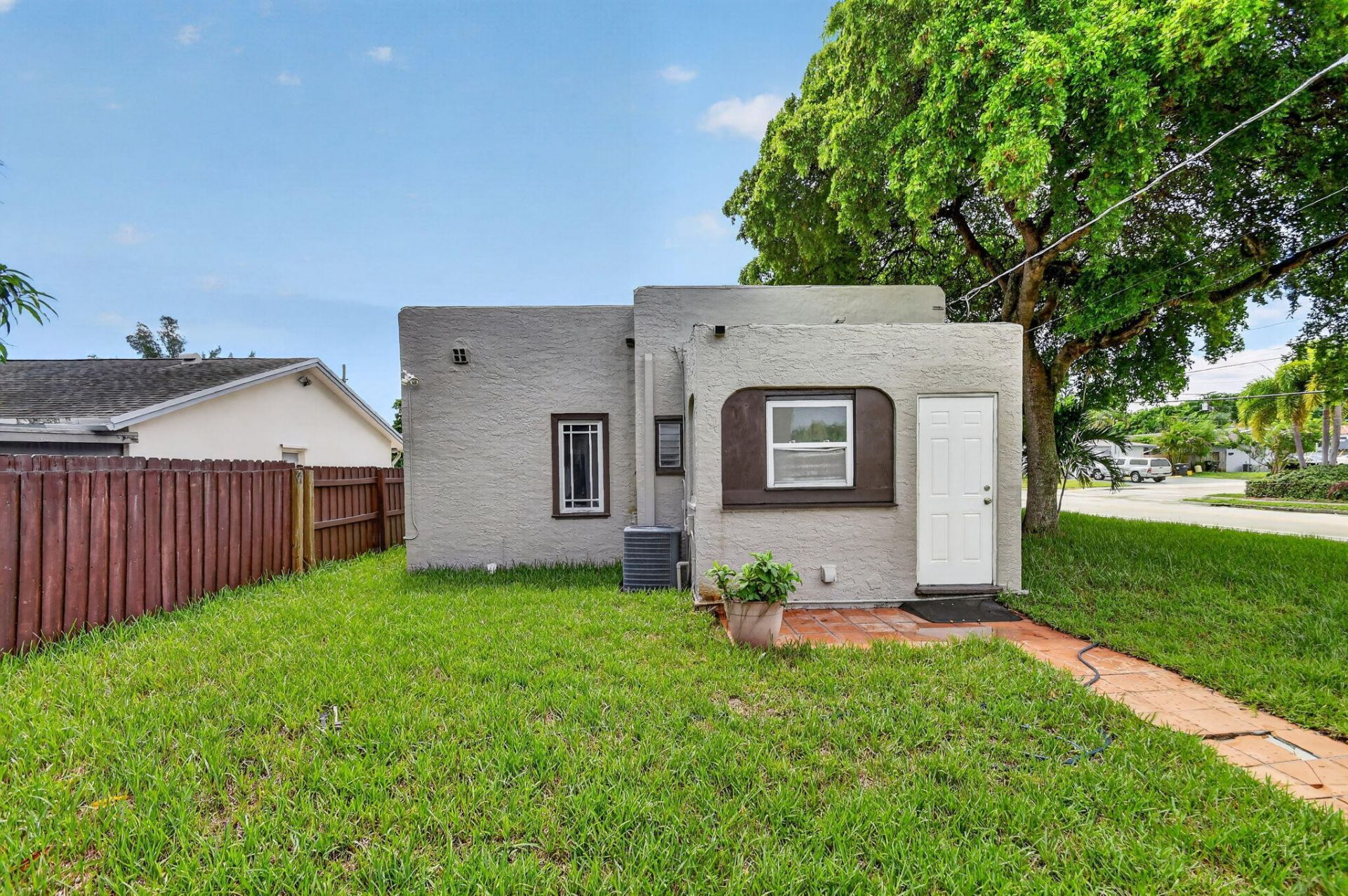 739 Kaye Street, West Palm Beach, FL 33405 Photo