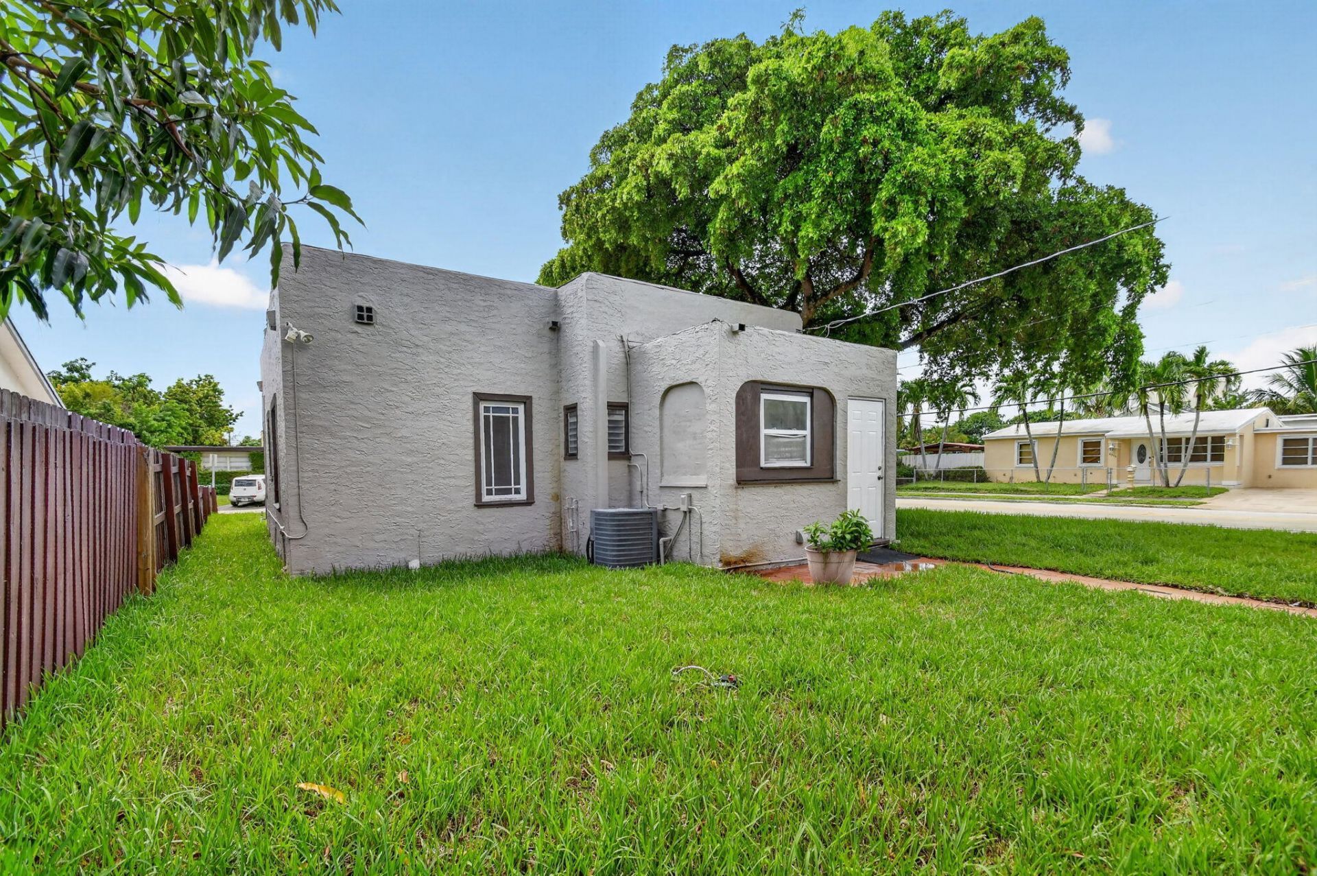 739 Kaye Street, West Palm Beach, FL 33405 Photo