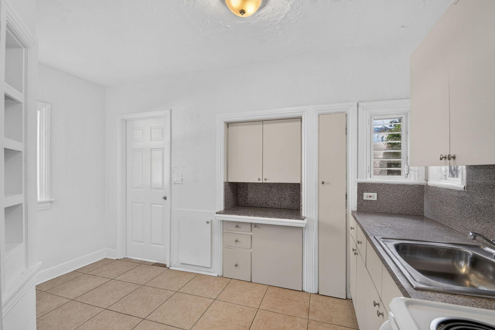 739 Kaye Street, West Palm Beach, FL 33405 Photo