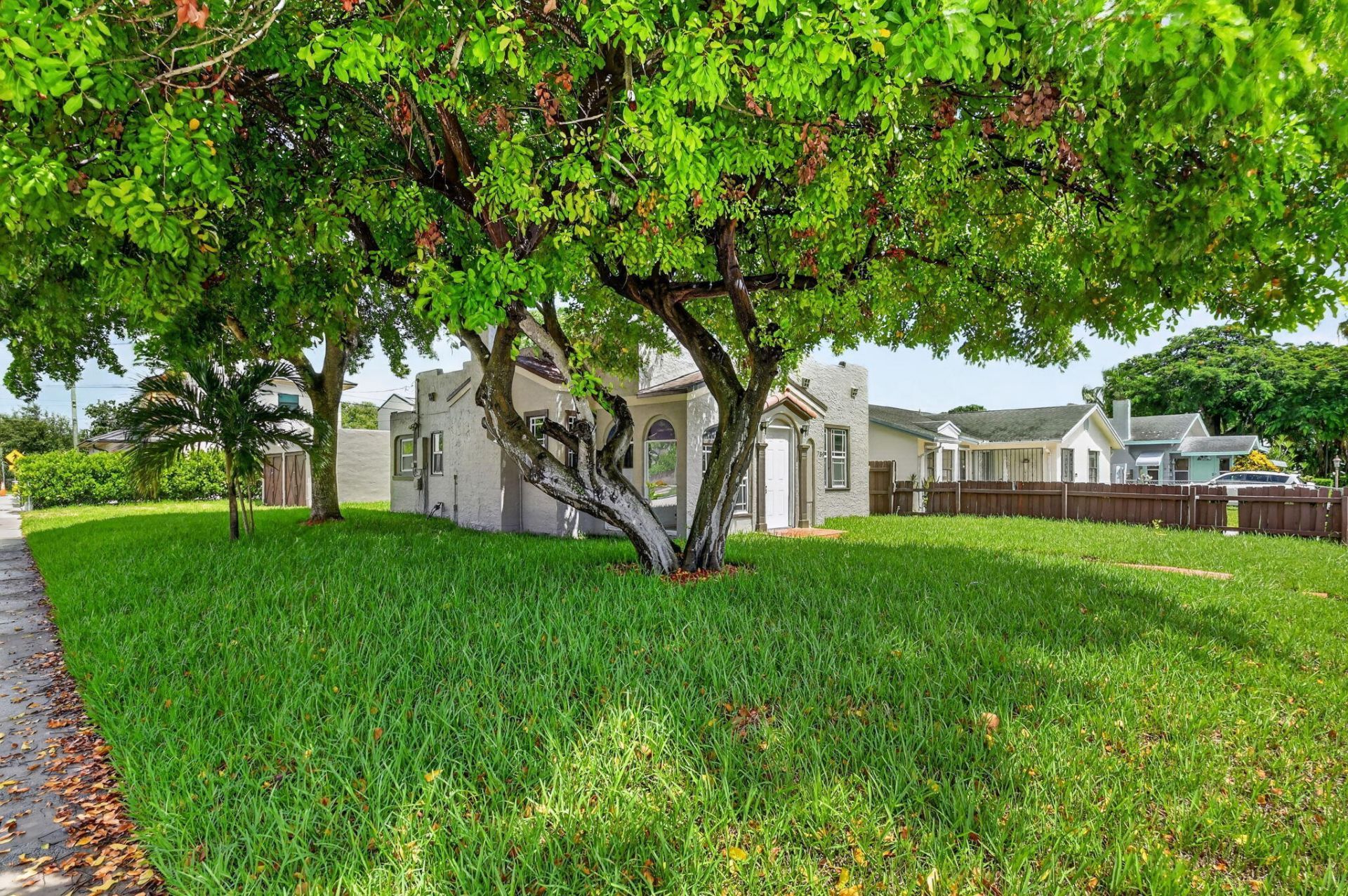739 Kaye Street, West Palm Beach, FL 33405 Photo