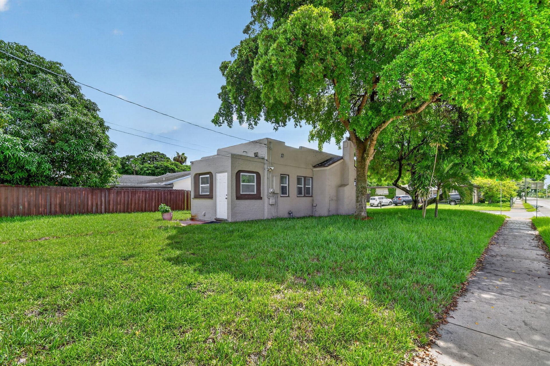 739 Kaye Street, West Palm Beach, FL 33405 Photo