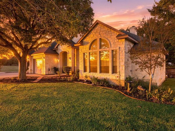 110 Dog Leg ST, Meadowlakes, TX 78654