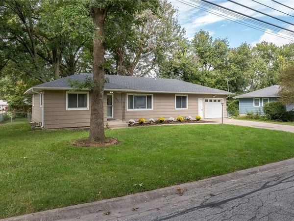 1401 N Howenstien Avenue, Cameron, MO 64429