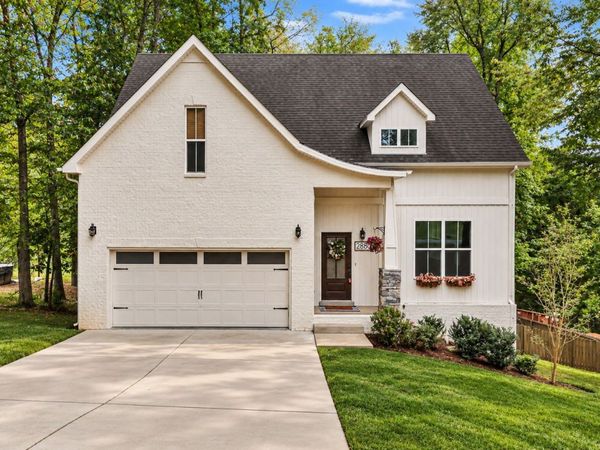 2880 Scenic Dr , Clarksville, TN 37043