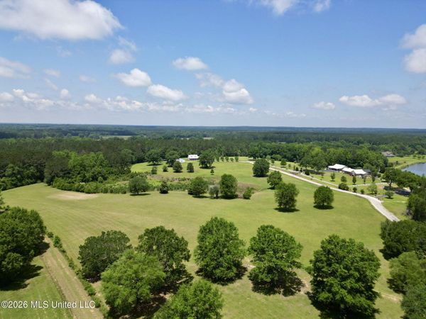 15 Thunder Road, Poplarville, MS 39470