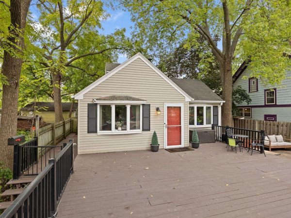 992 McLean Avenue , Saint Paul, MN 55106