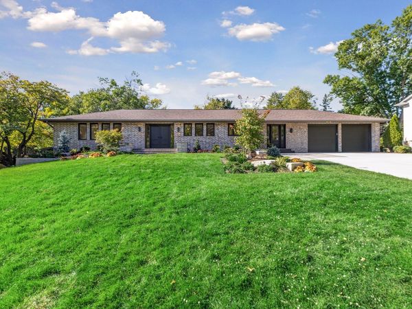 5708 Camelback Drive, Edina, MN 55436
