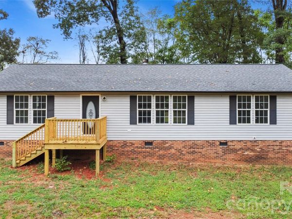 1030 Blue Dan Lane , Yadkinville, NC 27055