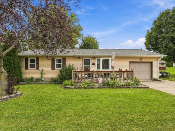 708 MAIDEN, Muscatine, IA 52761