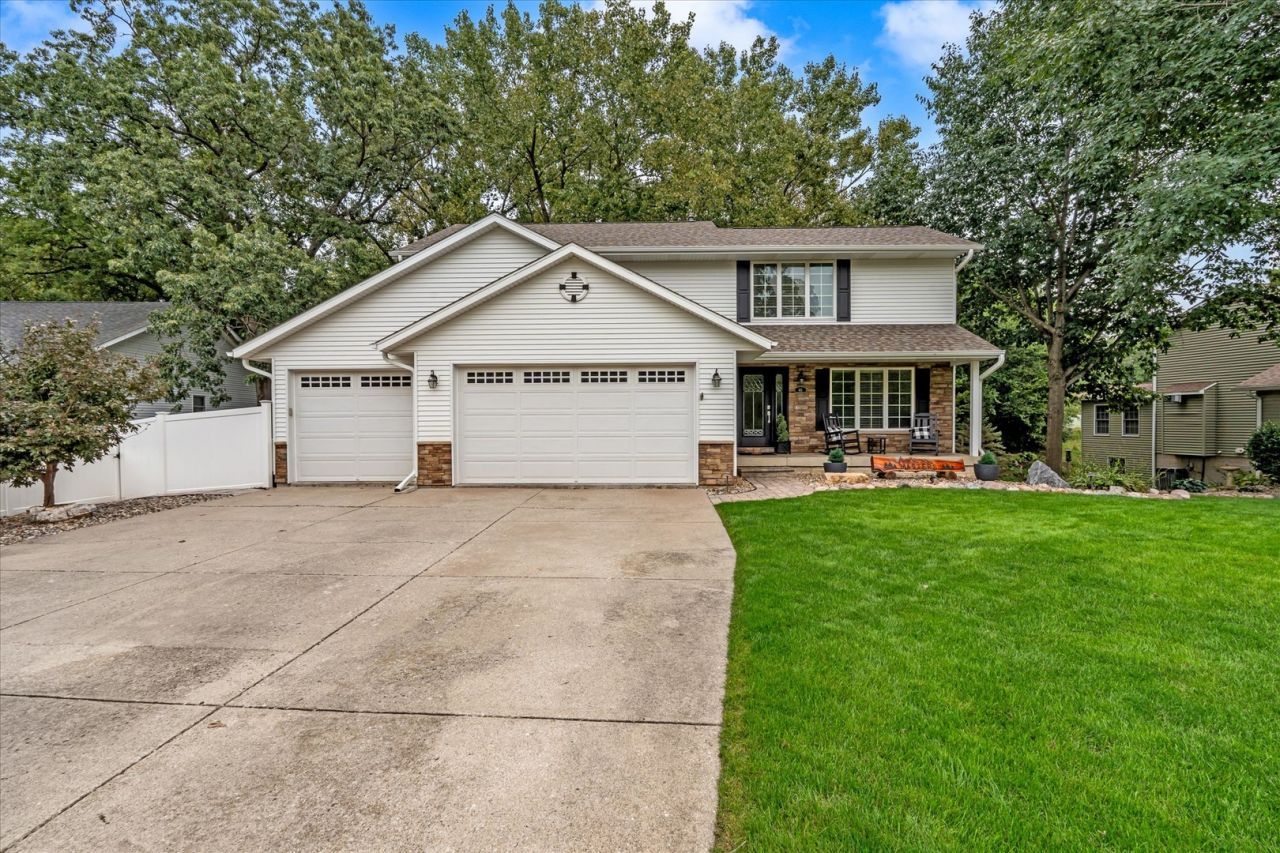 611 E 6th Street, Coal Valley, IL 61240 Main Photo