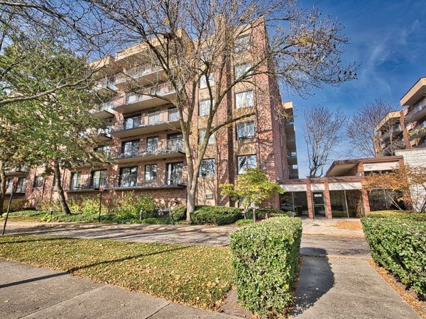 9558 Gross Point Road , Unit 201A, Skokie, IL 60076