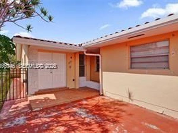 3074 SW 17th St , Unit rear, Miami, FL 33145