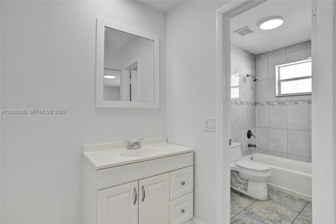 3074 SW 17th St, Unit rear, Miami, FL 33145 Photo